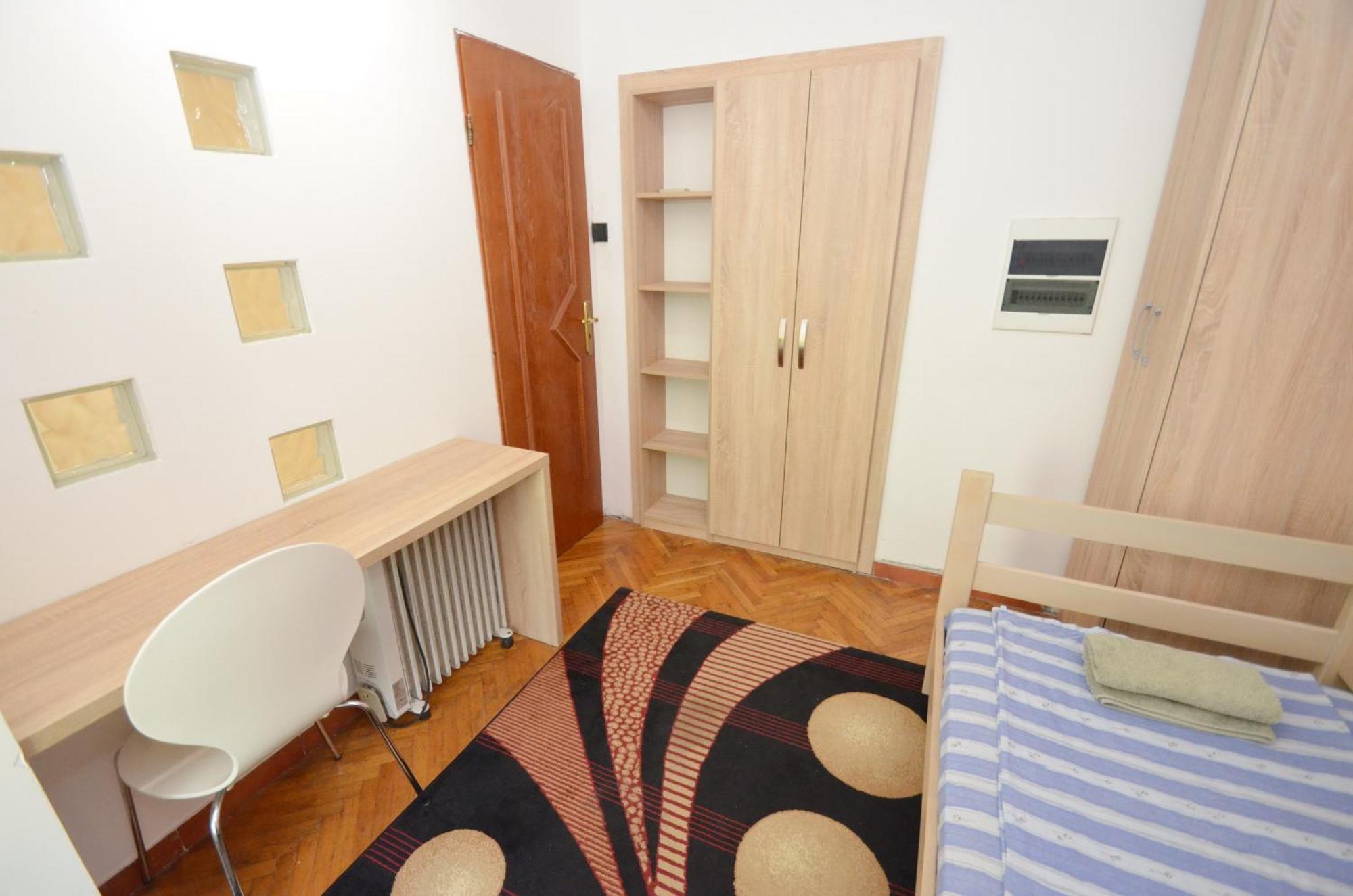 コトルBugiアパートメント 部屋 写真