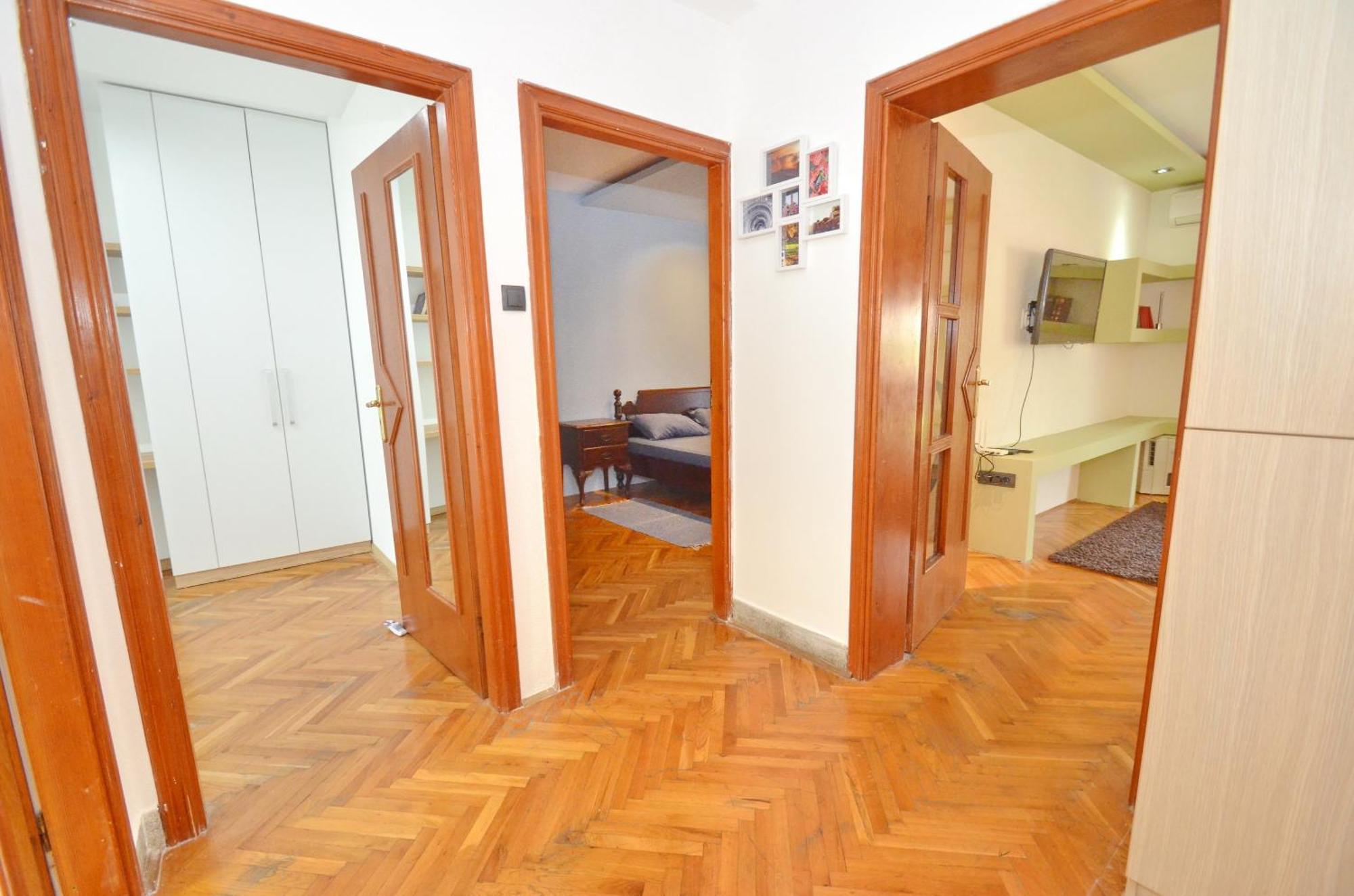 コトルBugiアパートメント 部屋 写真