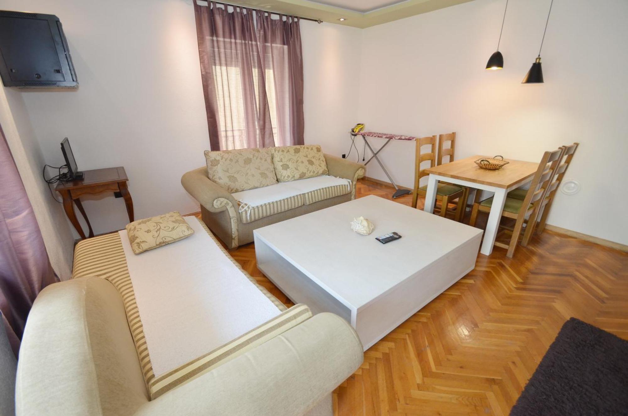 コトルBugiアパートメント 部屋 写真