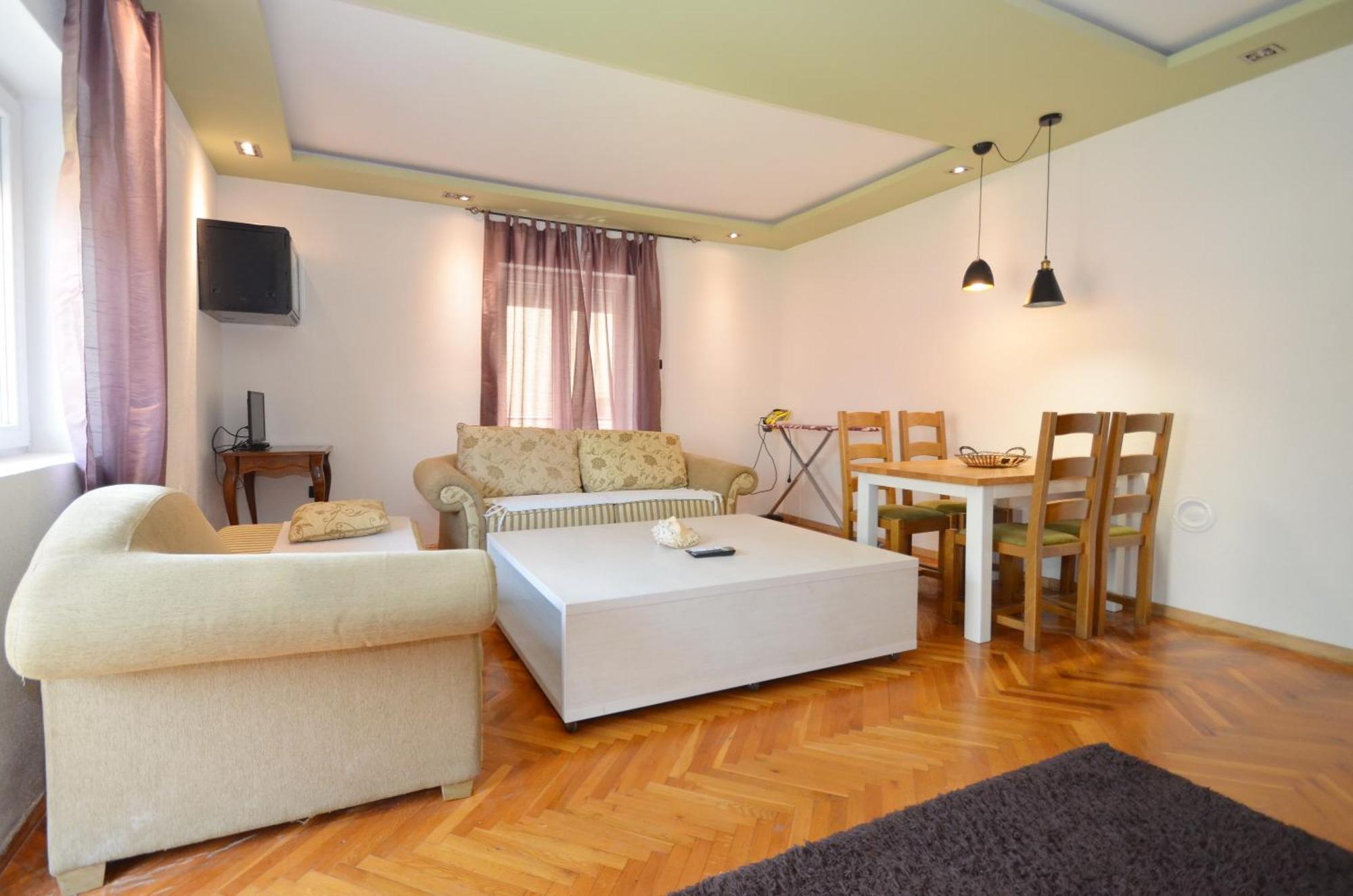 コトルBugiアパートメント 部屋 写真