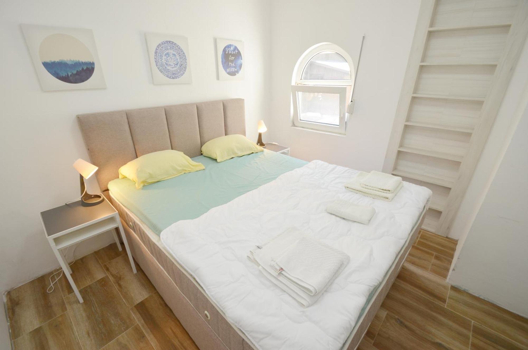 コトルBugiアパートメント 部屋 写真